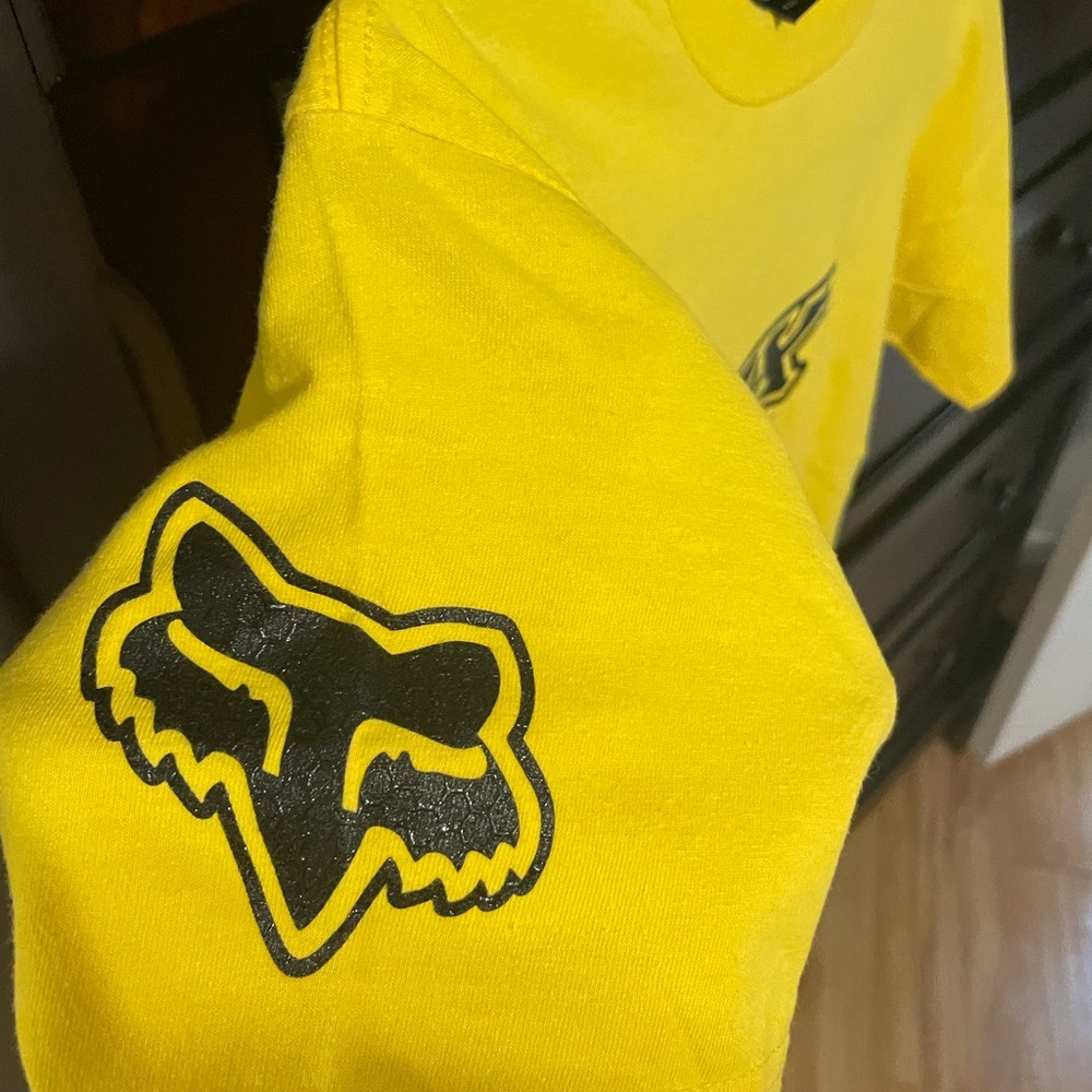 Yellow Fox Tee - Picture 3 of 5